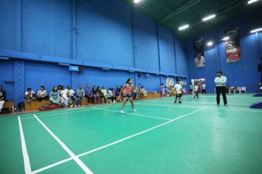 5 Aralık 2022 'de Hyderabad' da Badminton Salonu 'nda oynayan kız.