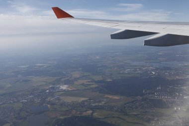 Pencereden geçen Hava Uçuş Kanadı