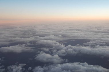 Mavi Gökyüzü ve Bulutlar