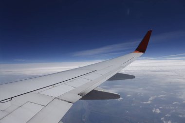 Pencereden geçen Uçuş Kanadı Uçuş Kanadı