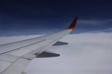 Pencereden geçen Uçuş Kanadı Uçuş Kanadı