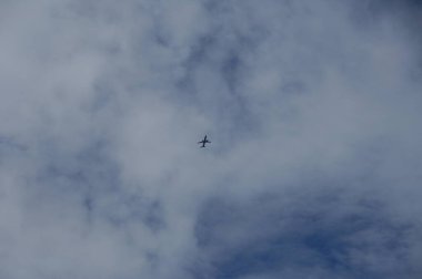 Dünya 'ya Yakın Uçan Uçak