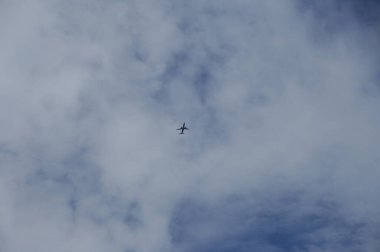 Dünya 'ya Yakın Uçan Uçak