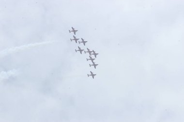 Askeri Savaş Jetleri Uçuş Formasyonu