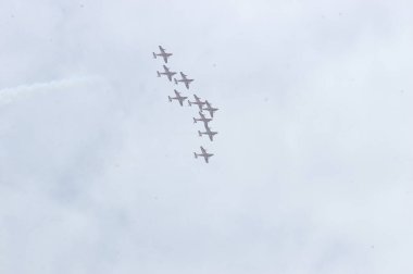 Askeri Savaş Jetleri Uçuş Formasyonu