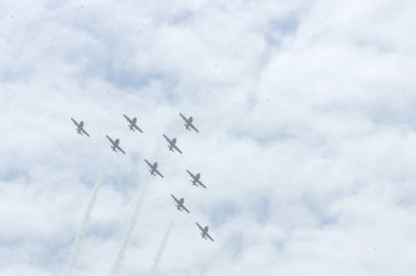 Askeri Savaş Jetleri Uçuş Formasyonu