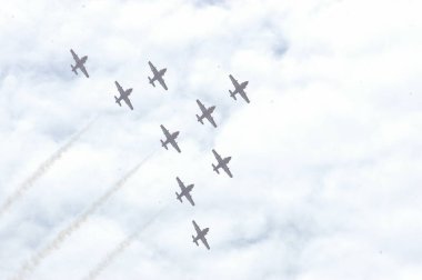 Askeri Savaş Jetleri Uçuş Formasyonu