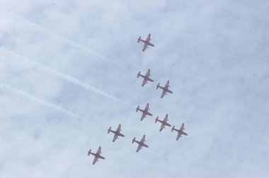 Askeri Savaş Jetleri Uçuş Formasyonu