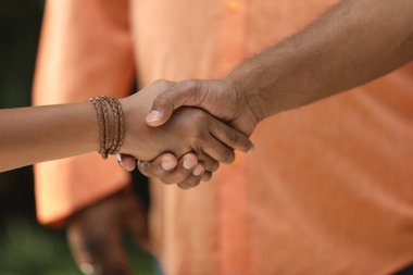 Aşıkların Ellerinin Yakınlığı