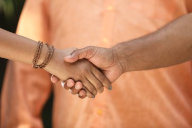 Aşıkların Ellerinin Yakınlığı