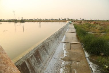 Su Madhya Pradesh 'in turistik yerine düşüyor.