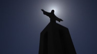 İsa heykeli taşın üzerinde