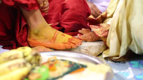 インドの伝統的なヒンズー教の結婚式 — ストック動画