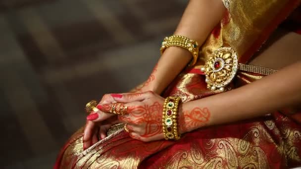 Indian Bride Makes Herself Ready — Wideo stockowe