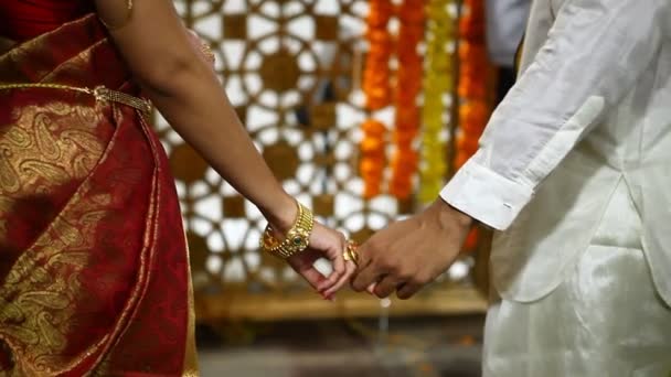 印度新娘让自己做好准备 — 图库视频影像