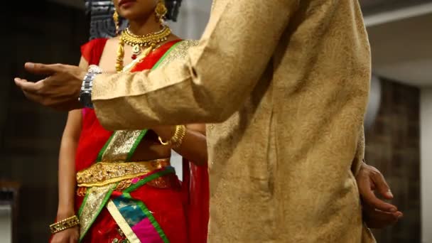 Traditionele Hindoe Huwelijksceremonie — Stockvideo