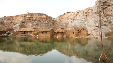 Rajasthan Hindistan 'daki kır evi.