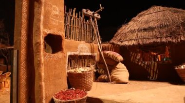 Rajasthan Hindistan 'daki kır evi.