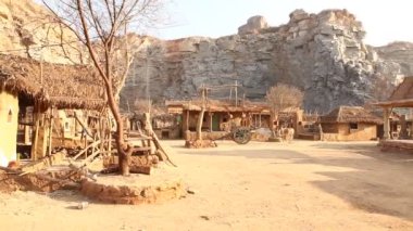 Rajasthan Hindistan 'daki kır evi.