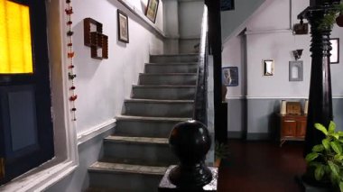 Eski bina ateş korku