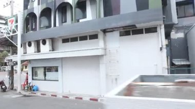 Modern Binaların Dışı