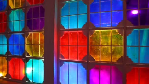 框架结构中的彩色玻璃 — 图库视频影像
