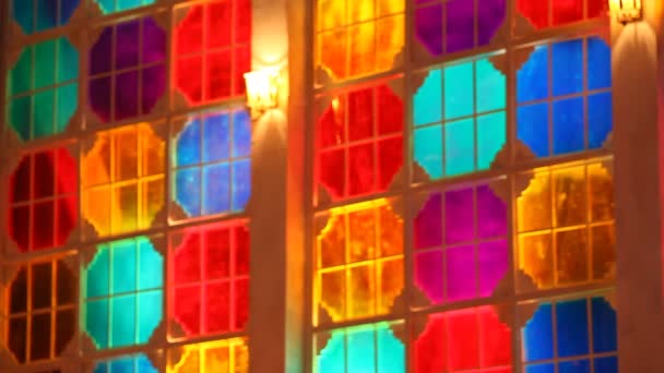 框架结构中的彩色玻璃 — 图库视频影像