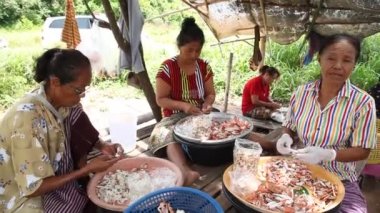 Yengeçleri kapatın.
