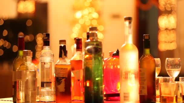 Beber Botellas Pub — Vídeo de stock