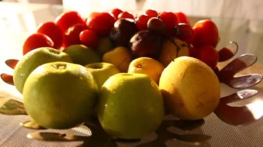 Kâsedeki farklı Hint meyveleri.