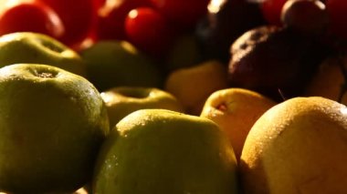 Kâsedeki farklı Hint meyveleri.