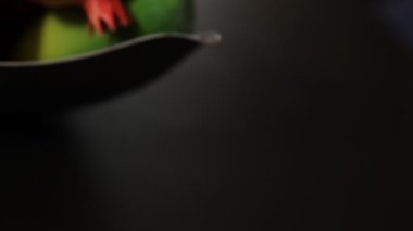 Kâsedeki farklı Hint meyveleri.