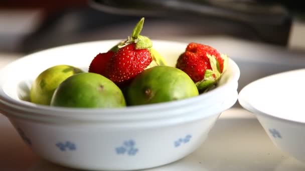Macroshot Van Aardbeienfruit — Stockvideo