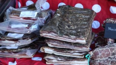 Bitkisel olmayan yemek. Domuz eti.