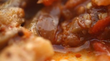 Bitkisel olmayan yemek. Domuz eti.