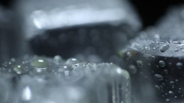 酒吧里的冰块 — 图库视频影像