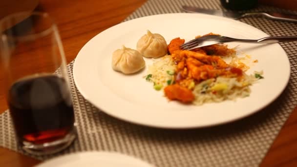 Petit Déjeuner Indien Snacks Sur Une Table — Video