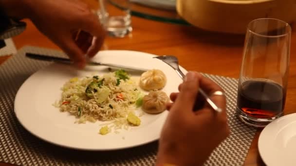 Masadaki Hint Kahvaltı Atıştırmalıkları — Stok video
