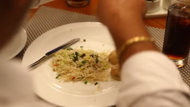 Ινδικό Πρωινό Σνακ Ένα Τραπέζι — Αρχείο Βίντεο