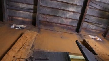 Hindistan 'daki eski binanın dehşet verici görüntüsü.