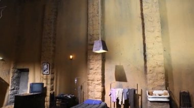 Hindistan 'daki eski binanın dehşet verici görüntüsü.