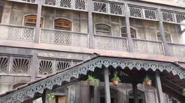 Eski binanın dehşet verici görüntüsü.