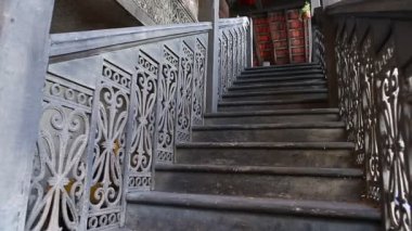 Eski binanın dehşet verici görüntüsü.