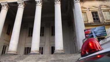 Eski binanın dehşet verici görüntüsü.