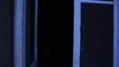 Eski binanın dehşet verici görüntüsü.