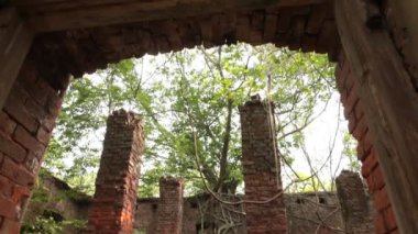 Eski binanın dehşet verici görüntüsü.