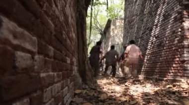 Eski binanın dehşet verici görüntüsü.