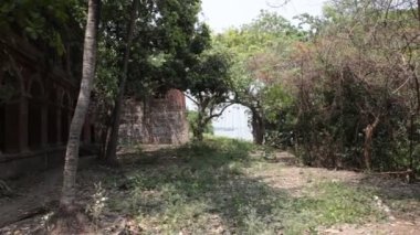 Eski binanın dehşet verici görüntüsü.