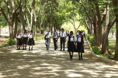 Hintli öğrenciler okulda Hyderabad Hindistan 16 Haziran 2023