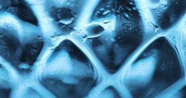 Camlara su damlatıyor Ay ışığı